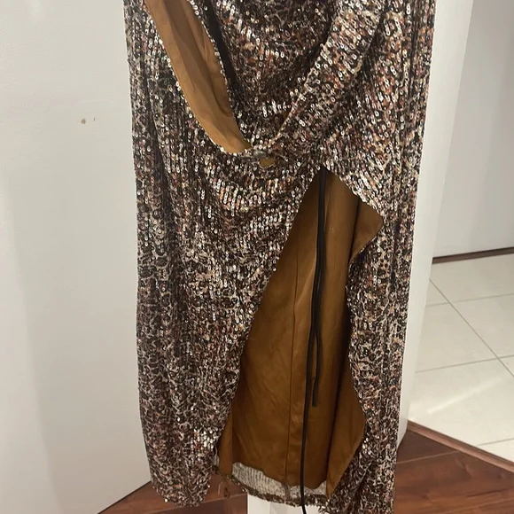 Too small - Picture 3 of 8